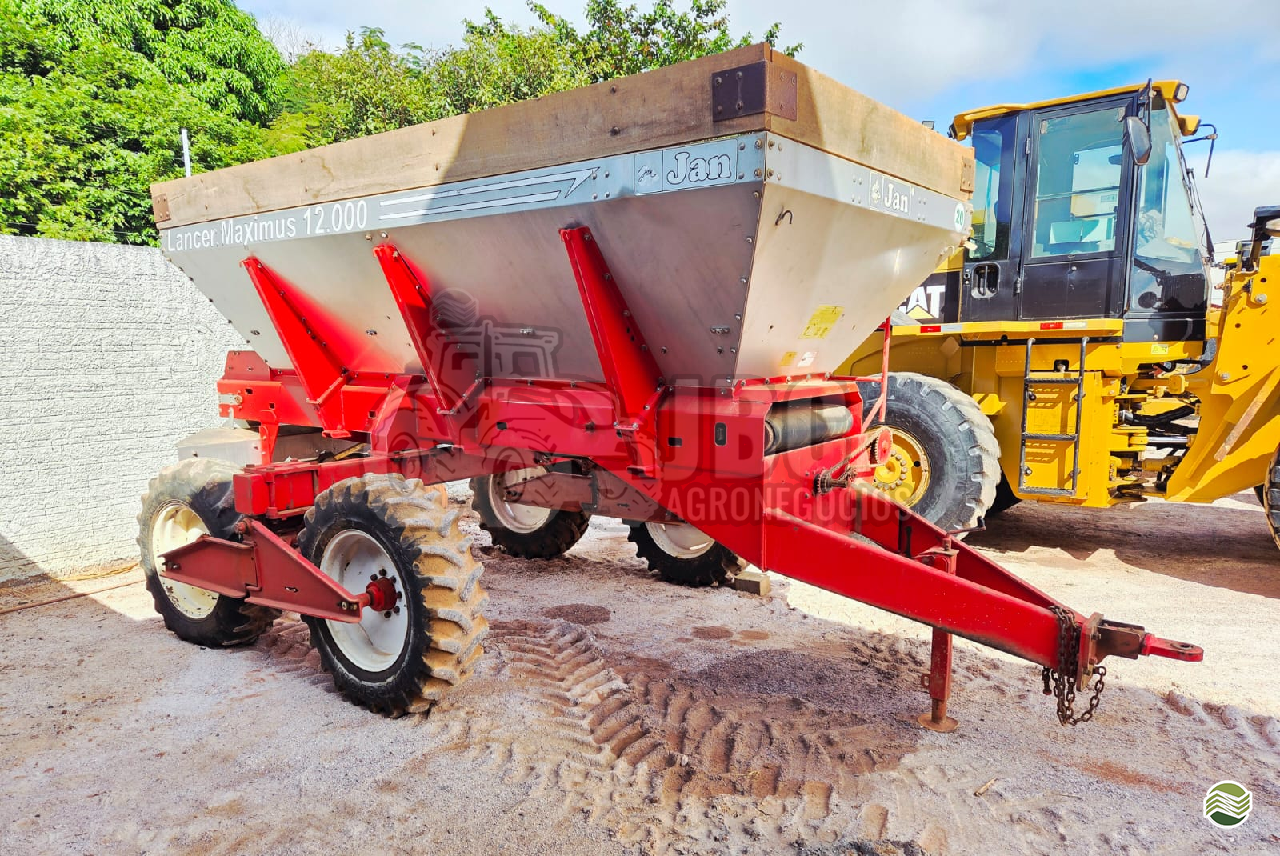 IMPLEMENTOS AGRICOLAS DISTRIBUIDOR DISTRIBUIDOR 12000 JBC Agronegócios SINOP MATO GROSSO MT